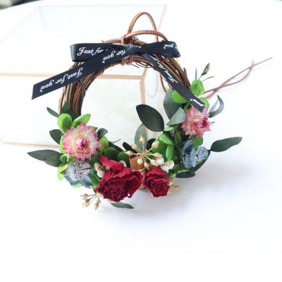 China Size Can Be Customized Wholesale S0149 Customized Natural Dry Eucalyptus Preserved Cotton Floral Car Door Decoration Wreath Preserved Dry Flower Wreath for sale