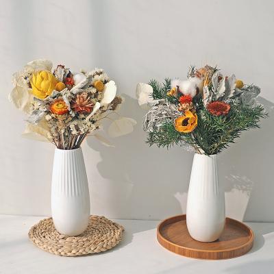 China Hot Sales Home Wedding Party Events Decoration B0200 Ins Style DIY Dried Flowers Mix Natural Decoration Dried Flowers Tiny High Quality Dried Flowers For DIY Resin for sale