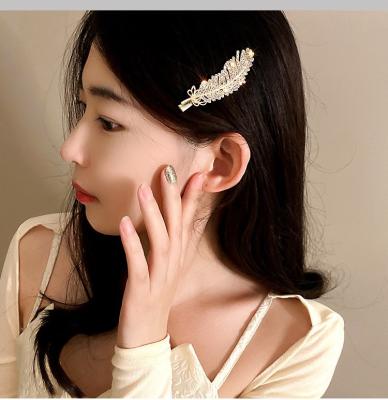 China Fashionable Korean Diamond-inlaid Feather Hair Clip Fashion Fairy Duck Beak Clip Girl Female Hair Jewelry for sale