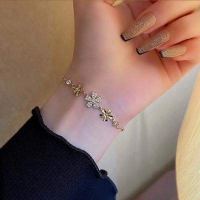 China New Arrival Fashion Charm Bracelets Trendy Women Cute/Trendy Female Jewelry Elegant Romantic Simple Flower for sale