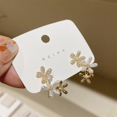 China New Arrival TRENDY Stud Earrings Bead Korean Elegant Flower Jewelry Women's Fashionable Small Flower Earrings for sale