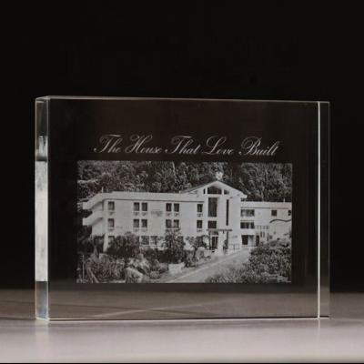 China Europe Wholesale 3D Laser Engraving Crystal Cube Photo Etched Glass Block Souvenir Gifts for sale