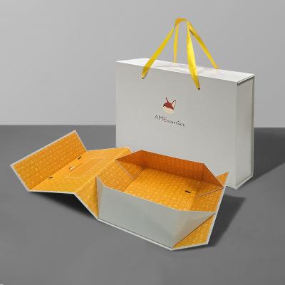 China High Grade Recycled Materials Manufacturers Baby Clothing Custom Gift Boxes Logo Child Use Cardboard Portable Folding Packing Gift Box for sale