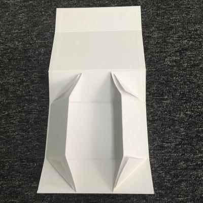 China Custom Recycled Materials Cardboard Gift Box Recycled Luxury Magnetic Folding Flat Folding Paper Packaging for sale