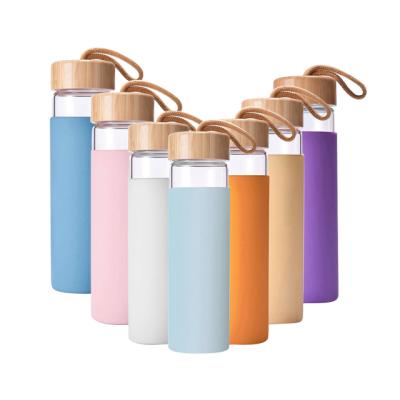 China 20 Ounce High Sustainable Hot Water Borosilicate Glass Applicable Water Bottle With Natural Bamboo Lid for sale