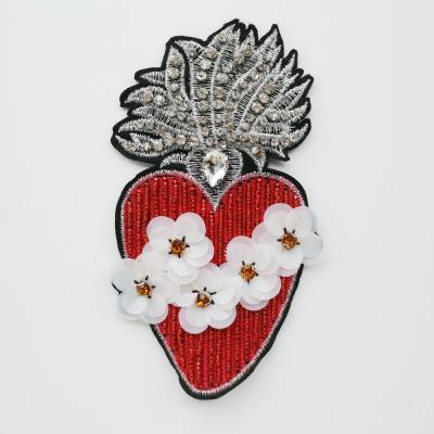 China GUGUTREE handmade embroidery beaded heart patch, hearts patches, crystals embroidered appliques, brooches BBP-27 for sale