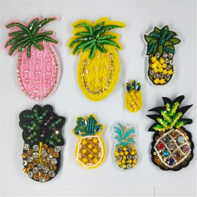 China GUGUTREE Handmade Embroidery Pineapple Sequin Beaded Patch, Crystals Embroidered Applique, Fruit Badge, Brooches BBP-179 for sale