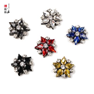 China GUGUTREE Flower Handmade Beaded Patch Embroidery Sequined Flower Badges Star Applique Brooch Patches For Apparel SK-49 for sale