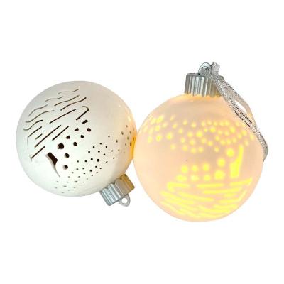 China Holiday Christmas Tree Decoration Ceramic White Round Ceramic Hanging Ornaments For Wholesale for sale