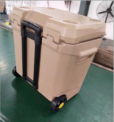 China Large Waterproof Telescoping Cooler Box 45L Rolling Ice Chest With Wheels For Hunting for sale