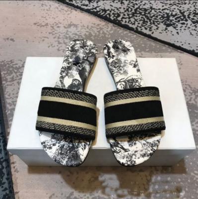 China Cushioning 2022 fashion brand summer luxury original slippers for women shoes beach girls sandal outdoor slide for sale