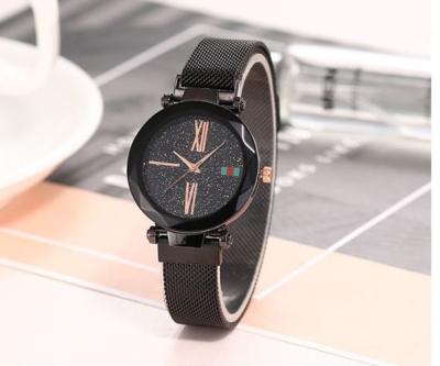 China reloj de la moda de las señoras de la moda de la caja de la aleación del multicolor de 32m m con la banda mágica de la malla en venta