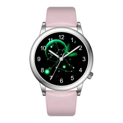 China Damen-Mode-Leder-Quarz-Uhr für Geschenk Soem-Legierungs-Armbanduhr für Frauen zu verkaufen