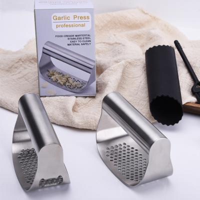 China 2021 Best Selling Kitchen Accessories Garlic Press Peeler Stainless Steel Bottle Opener Viable Kitchen Chopper Stain Garlic Press for sale