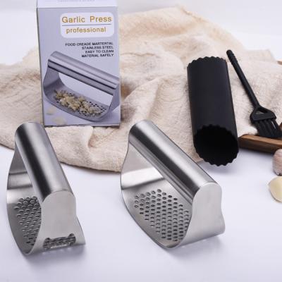 China 1pcs Stainless Steel Viable Garlic Press Manual Garlic Meat Grinder Cutting Garlic Tools Curve Fruit Vegetable Kitchen Tools for sale