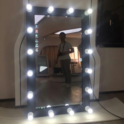 China Smart Wedding LED Bulbs Mirror Photo Booth , Beauty Mirror Booth For Makeup Shops for sale