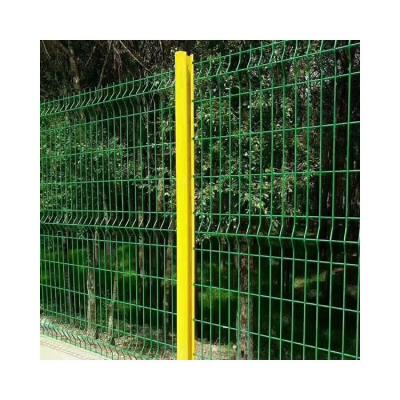 China Factory Price Sustainable UV Resistance Garden PVC Coated Road Green Belt Protection Net Fishing Shape Post Barrier for sale