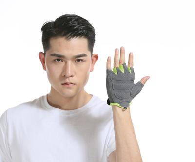 China New Design Breathable Football Weight Lifting Gloves To Protect The Palm for sale