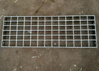 Chine Lancement adapté aux besoins du client galvanisé plongé chaud de la taille 30mm de bandes de roulement d'escalier de Steek à vendre