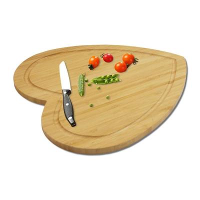 China Viable Wholesale Wooden Chopping Boards Accessories Bamboo Foldable Heart Shaped Kitchen Chopping Board Set for sale