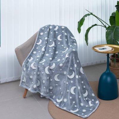 China 100% Custom Made Disposable Polyester Moon Star Flannel To Shear Bright Blanket Glow In The Dark Throw Blankets For Kids for sale