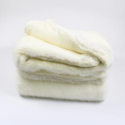 China Anti-Static Super Soft Warm High Quality White Rabbit Fur Covering King Size Luxury Real Throws For Winter for sale