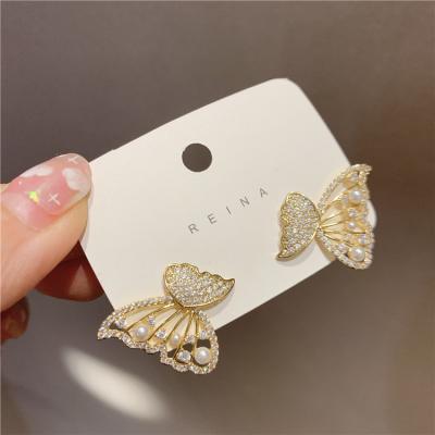 China Fashionable Luxury Retro Bling Style Pearl Rhinestone Earrings Diamond Butterfly Earrings Stud Elegant for sale