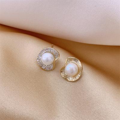 China TRENDY Female Fashion Cute Earrings Women Gold Color Crystal Rhinestone Asymmetrical Pearl Stud Earrings for sale