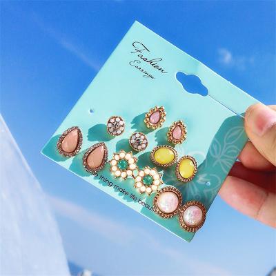 China TRENDY Pearl Flower Earrings Stud Retro Colorful Elegant Gothic Jewelry Set Rhinestone Package Style Rhinestone Earrings for sale