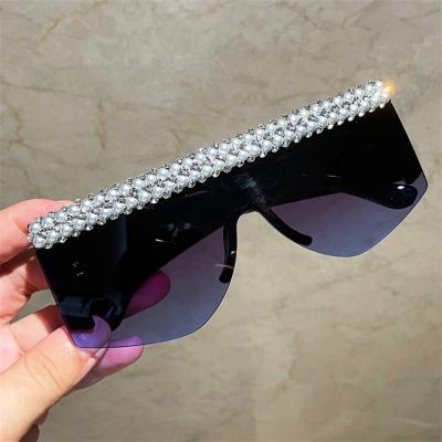 China Fashion Sunglasses Wholesale 2021 Women's Oversized Bling Pearl Shade Sunglasses for sale