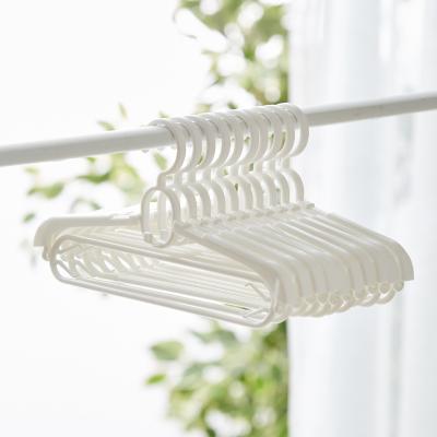 China High Quality Sustainable Stretch Baby Clothes Hanger Baby Hangers Kids Hanger for sale