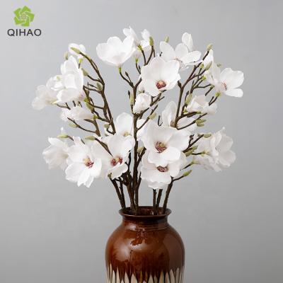 China Nearly Natural Artificial Magnolia Flower Arrangement Magnolia Branches Silk Flowers for sale