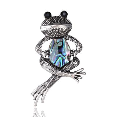 China Eco-Friendly Luxury Baroque Shell Frog Natural Brooch for sale