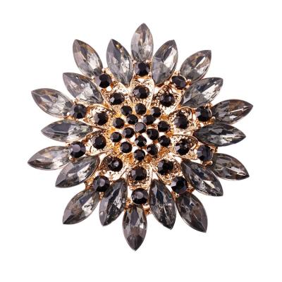 China Environmentally Friendly Creative Rhinestone Brooch Alloy Fashion Flower Crystal Brooch for sale