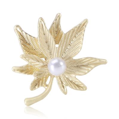 China Vintage Matte Gold Leaves Brooches Jewelry Pearl Brooches Environmental Friendly Pins for sale