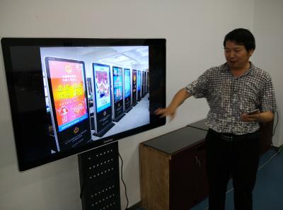 China HD tela de projeção sem fio do LCD de 55 polegadas para a exposição/educação escolar comerciais à venda