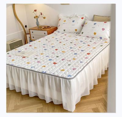 China Household Wholesale INS Milk Velvet Quilted Bed Skirt Home Bedroom Bed Mattress for sale