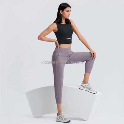 China New Pocket Breathable Elastic Leg Yoga Pants Women's Double Sided Frosted Outdoor Leisure La La Micro Sports Capri Pants for sale