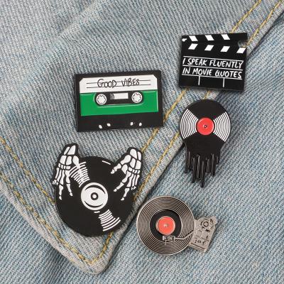 China Fashion C&J CD Phonograph Vinyl Record Brooch Alloy Skull Finger Band Pin for sale