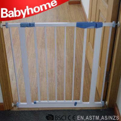 China Iron gate Mamakids SG-01 Europe metal baby safety gate babysafety standard products for sale