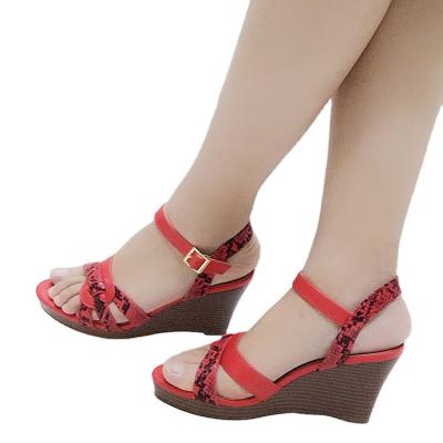 China Fashion Trend Ladies Special Leather Fancy Summer Platform Wedge Sandal Wooden Shoes Supplier for sale