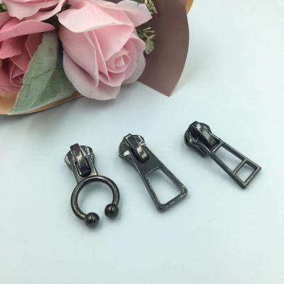 China High quality nickel free gun black zipper chain suitable for all kinds of zippers for sale