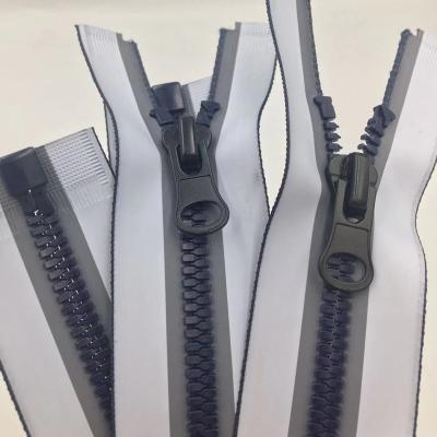 China 5# Resin Zipper Waterproof Plastic Zipper Long Sustainable Customized Zipper Opening for sale