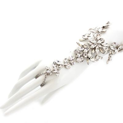 China Trendy new crystal-embellished hands and feet TRENDY in clear crystal shades. silver. Attaches with chain and buckle on the back for l for sale