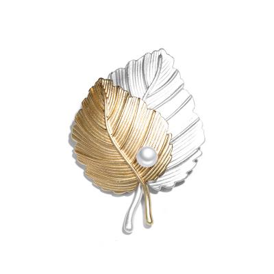 China Hot Selling Gold Copper Silver Two Maple Leaves Pearl Women Brooch Pin for sale