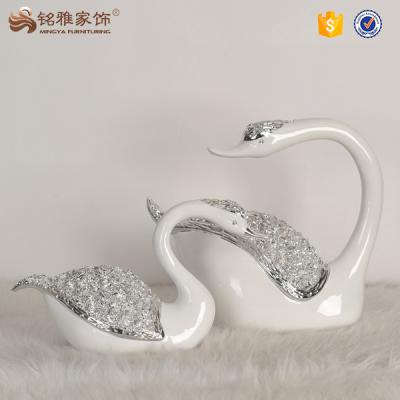 China Environmental Friendly Gift Table Centerpieces Resin Duck Arts Gift Home Decoration Wedding for sale