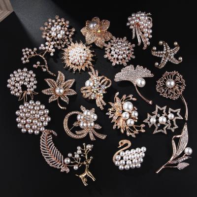 China High Quality Clothing Decoration Gold Silver Jewelry Metal Brooches For Clothes Pearl Rhinestone Flower Brooch Pins Accessories For Women for sale