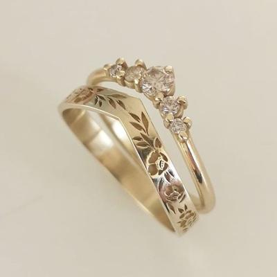 China Exquisite Appearance Simple Diamond New V-Set Garland And Soft Ornaments Ladies Engagement Wedding Ring Set 2pcs/set LXQ-0125 for sale