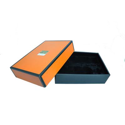 China Gift & New Easy Craft Guarantee in Carry Glossy Lamination Boxes Exquisite and Beautiful Wine Hard Luxury Gift Box for sale