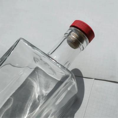 China Custom Crystal Beverage Glass Bottle 500ml 700ml 750mlsquare White Spirit Vodka Gin Bottle for sale